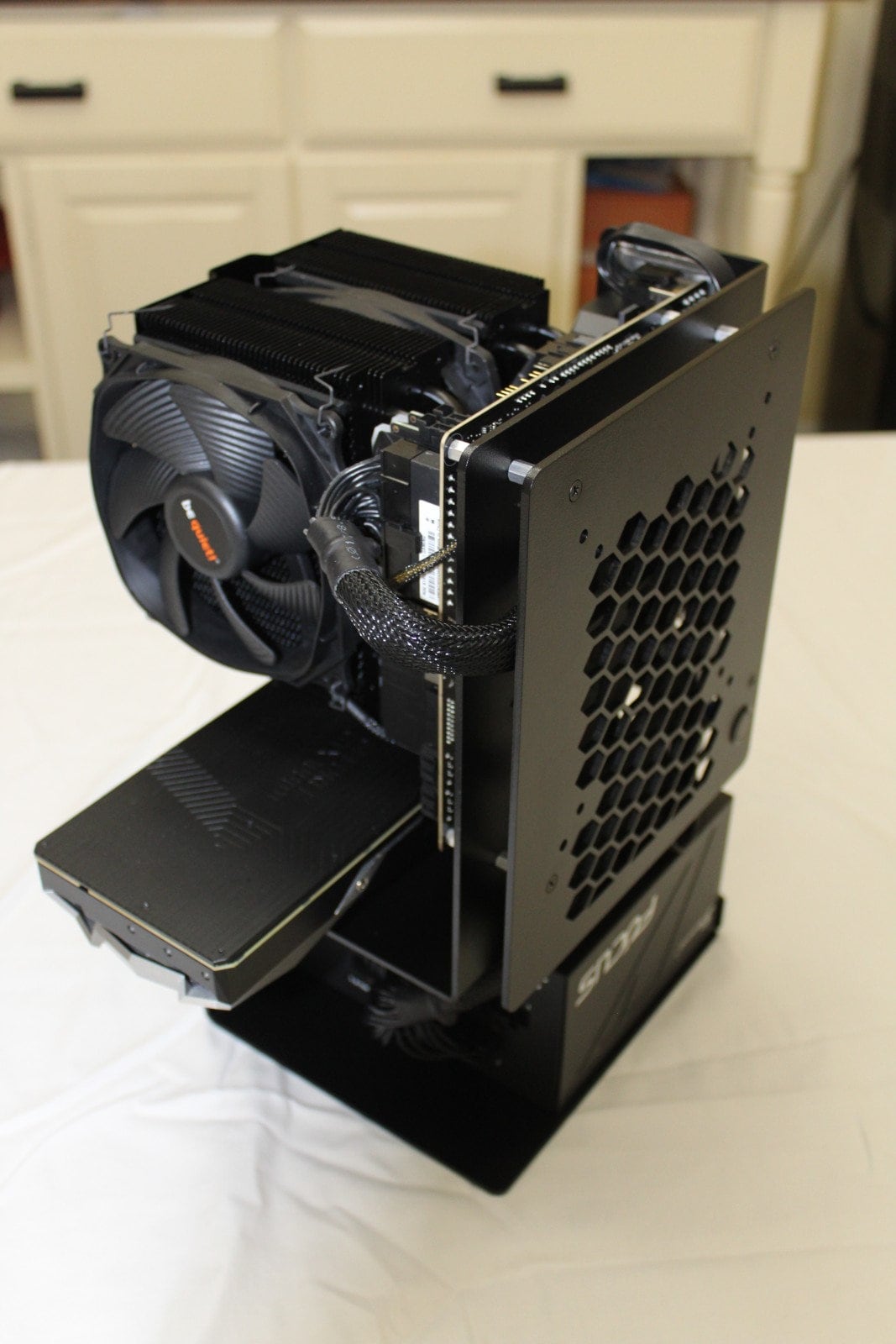Aperio Mini ITX Open Frame ComputerCase - Motif Monument / Hydra Hybrid
