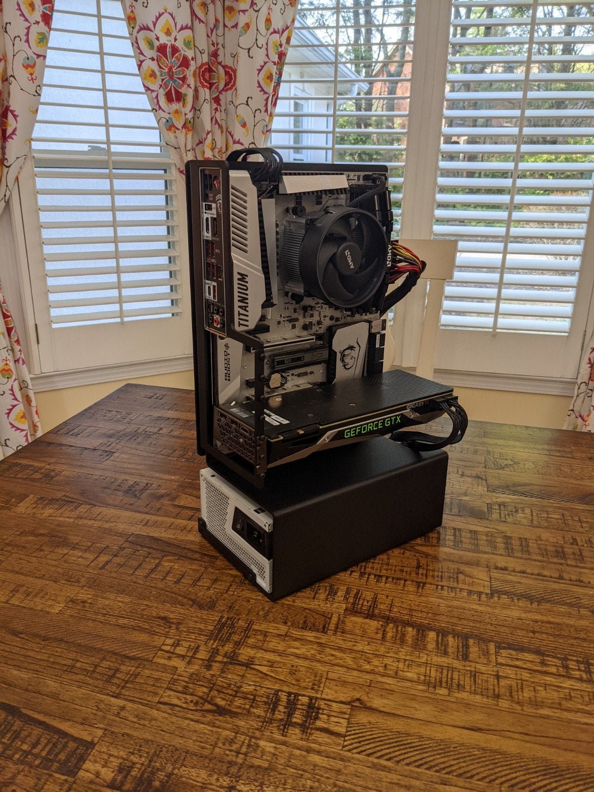 AaTX  AIR  - Full Size ATX Open Air Computer Frame